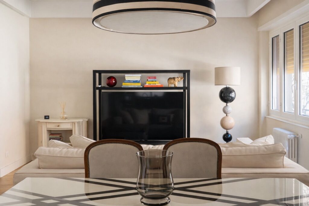 Roma-Balduina Tavolo Geometrico Tavolo decorato con geometrie contemporanee e resina lucida