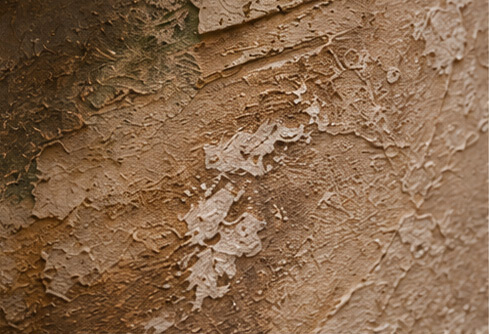 Superficie materica artigianale con texture e stratificazioni naturali